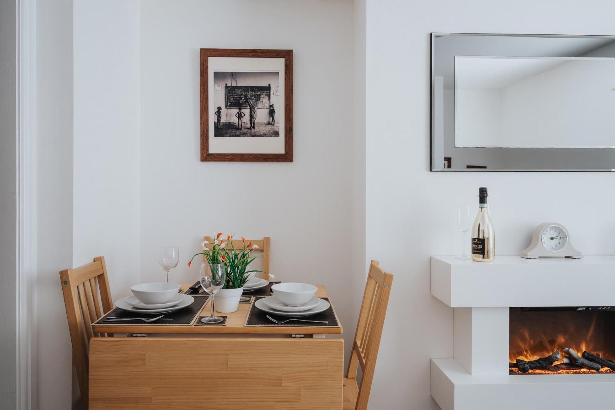 Buxton Apartment - 1 Bed, Free Parking, Wi-Fi Hazel Grove Exterior foto