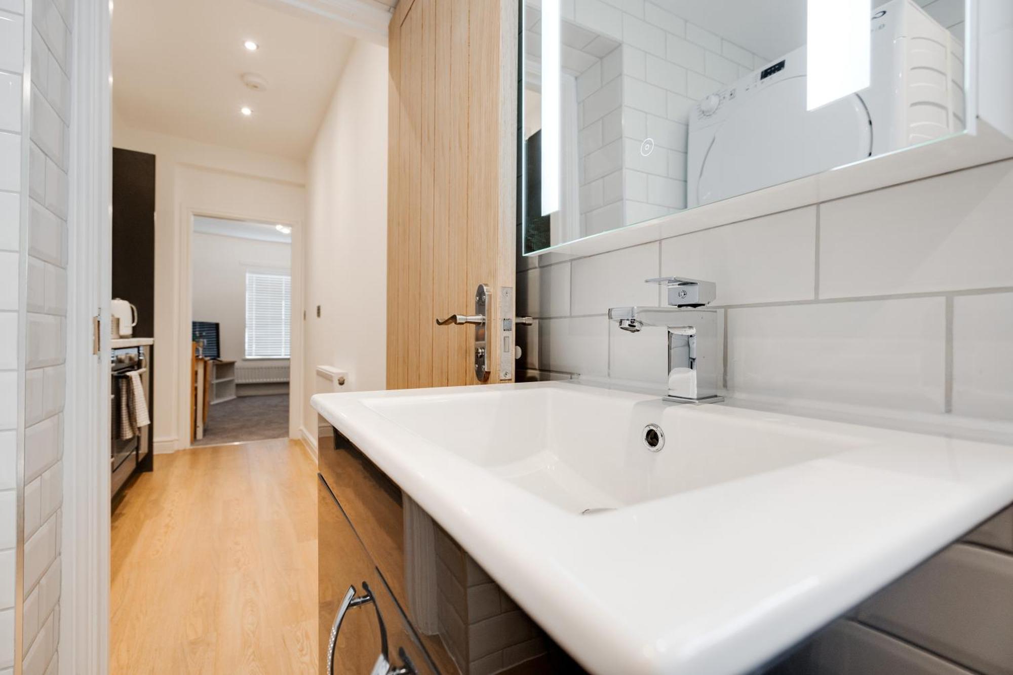 Buxton Apartment - 1 Bed, Free Parking, Wi-Fi Hazel Grove Exterior foto